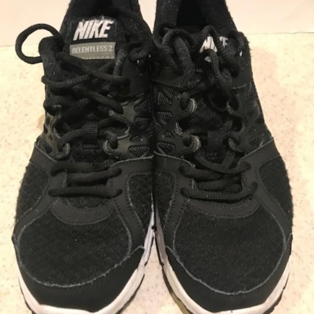 Nike Relentless 2 Boys Youth Size 7